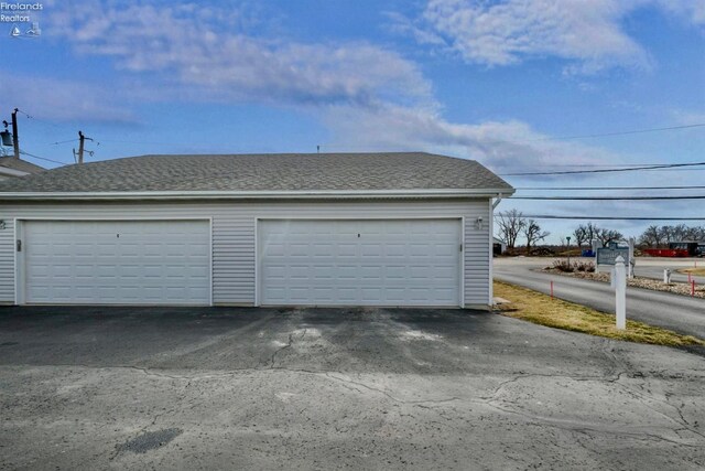 7 N Schooner Point Dr, Port Clinton, OH 43452