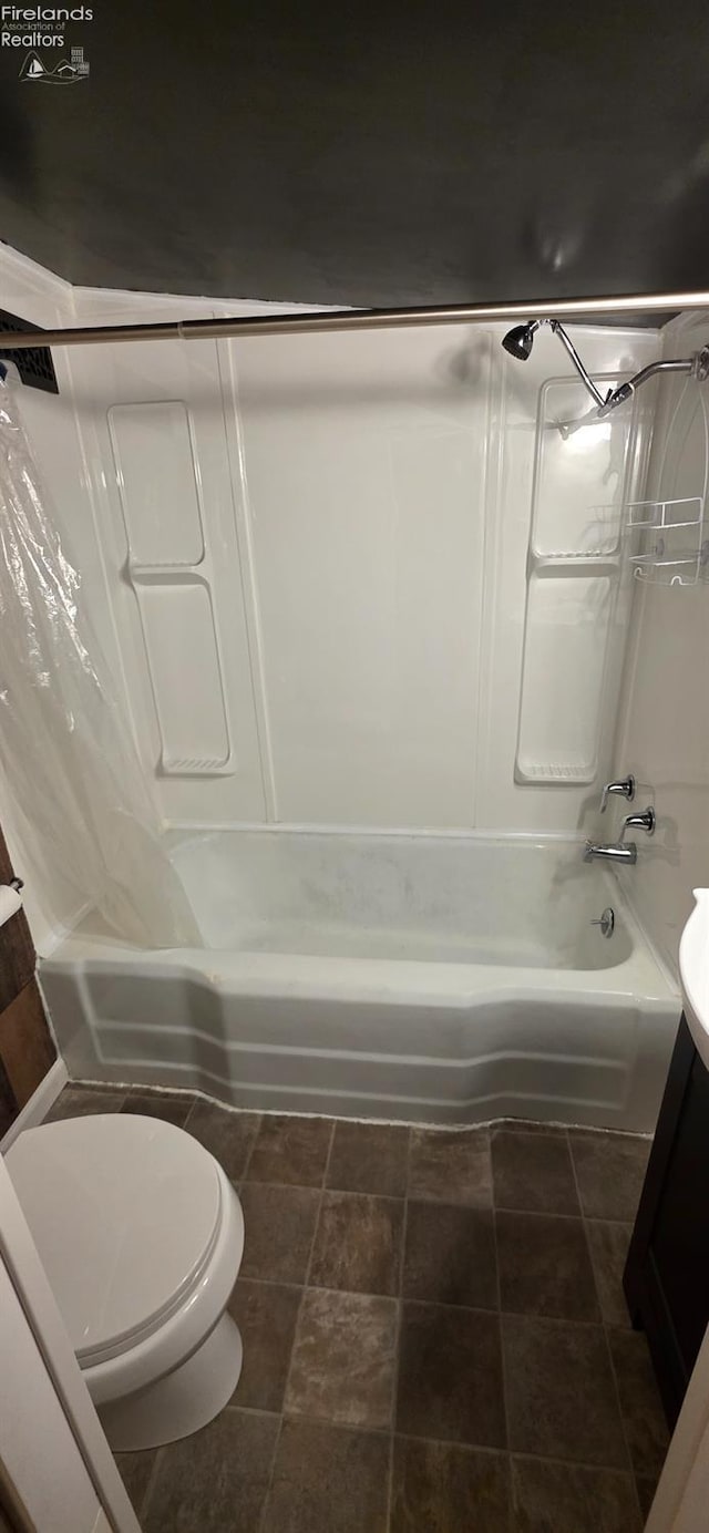 1037 Fishlock Ave, Findlay, OH 45840 - full bathroom featuring washtub / shower combination and toilet