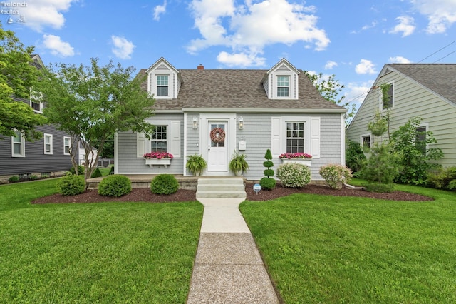 625 Laurel Ave, Port Clinton, OH 43452 - cape cod-style house featuring a front yard and roof with shingles