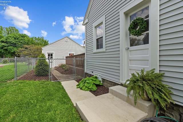625 Laurel Ave, Port Clinton, OH 43452 - view of yard featuring a gate