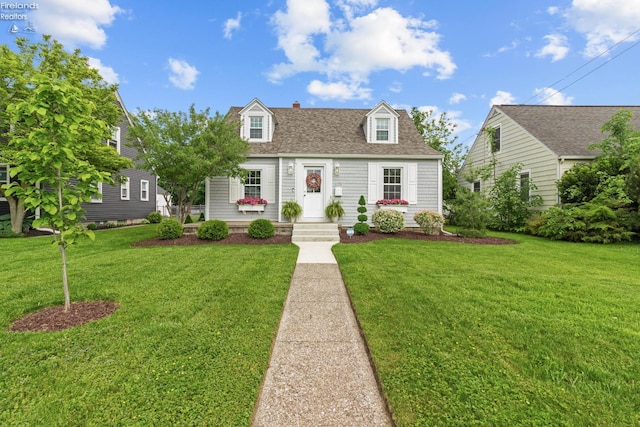 625 Laurel Ave, Port Clinton, OH 43452 - cape cod house featuring a front lawn and a shingled roof
