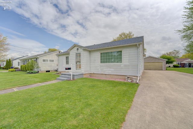 419 Kinney St, Bellevue, OH 44811 - view of front of property with a detached garage, an outdoor structure, and a front yard