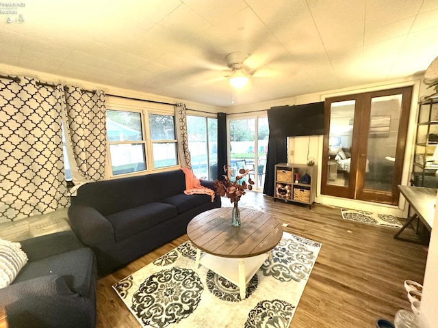 1432 River Dr, Fremont, OH 43420 - living area featuring a ceiling fan and wood finished floors
