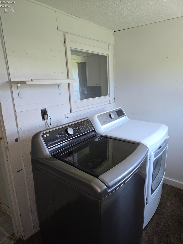 91 1st Ave, Tiffin, OH 44883 - laundry area with washer and clothes dryer and a textured ceiling