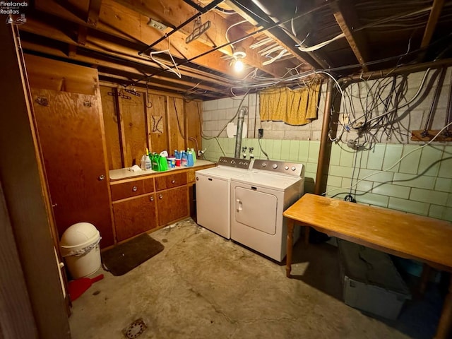 104 N Wood St, Fremont, OH 43420 - laundry room with independent washer and dryer