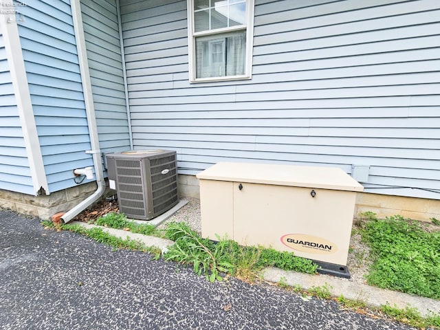 124 Walter St, Bellevue, OH 44811 - exterior view of a power unit and central AC