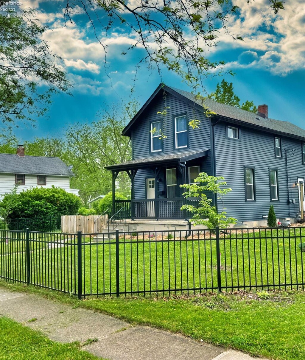 62 Locust St, Oberlin, OH 44189
