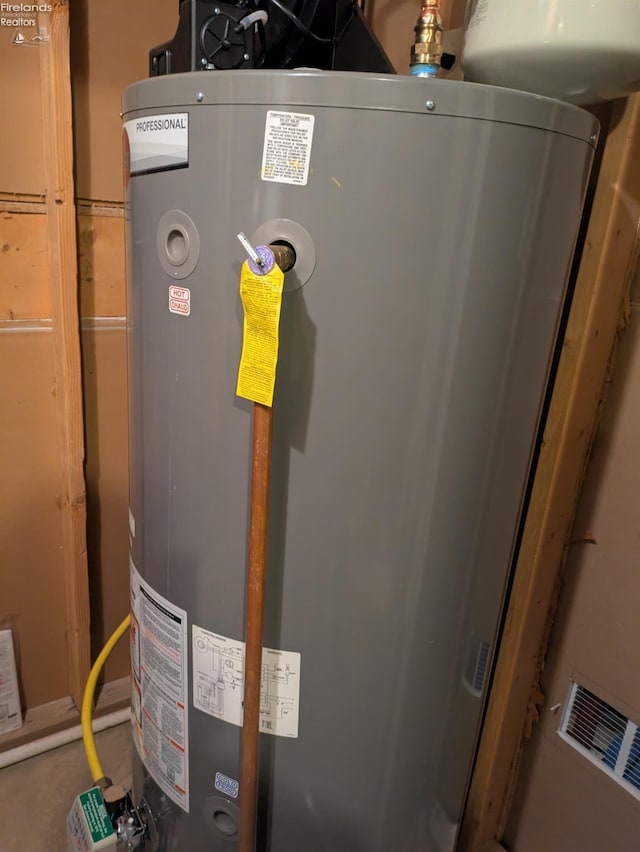 508 Snowy Egret Dr, Huron, OH 44839 - utilities featuring water heater