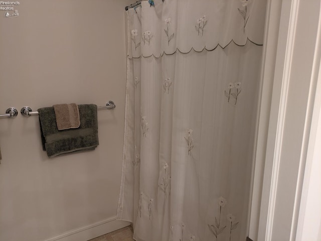 508 Snowy Egret Dr, Huron, OH 44839 - full bathroom featuring a shower with shower curtain