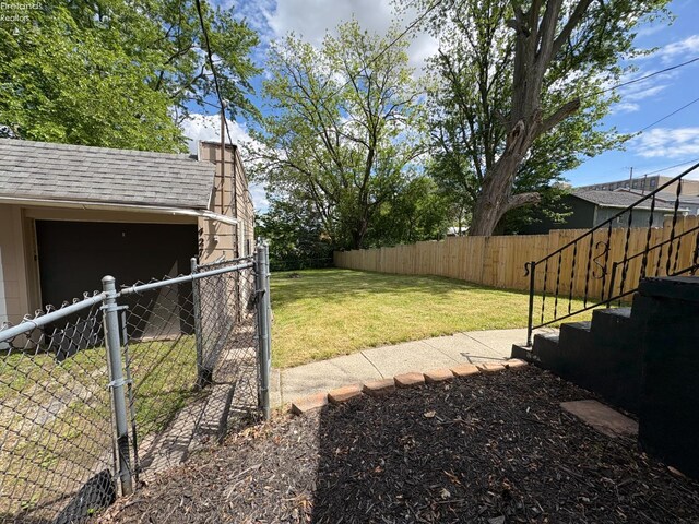 427 N Clover St, Fremont, OH 43420 - view of yard
