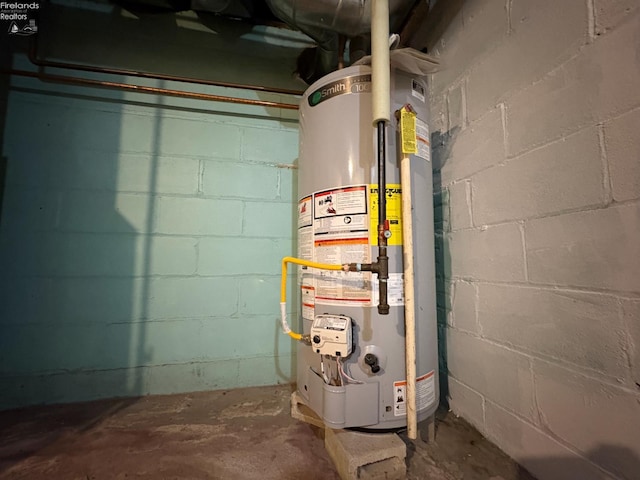 427 N Clover St, Fremont, OH 43420 - utilities featuring water heater