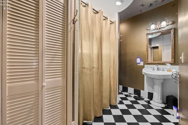 133 E Forest St, Clyde, OH 43410 - full bathroom with tile patterned floors, a closet, curtained shower, and baseboards