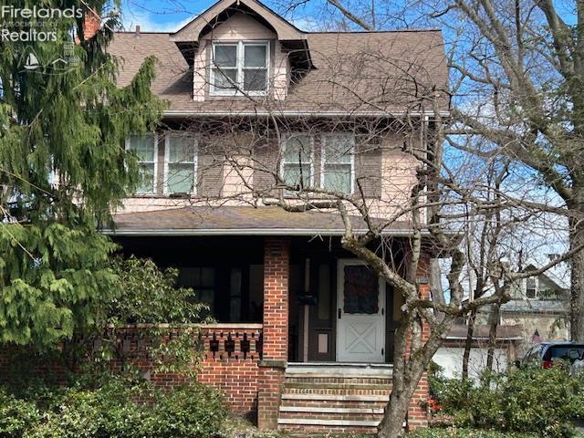 3115 Essex Rd, Oh, OH 44118 - traditional style home with roof with shingles