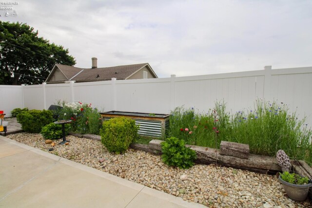 134 Hobson St, Bellevue, OH 44811 - fenced backyard with a patio