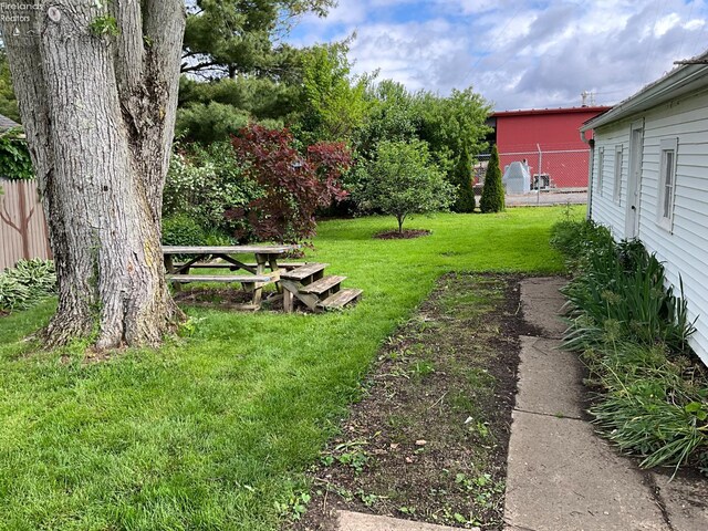 52 Prospect St, New London, OH 44851 - view of yard