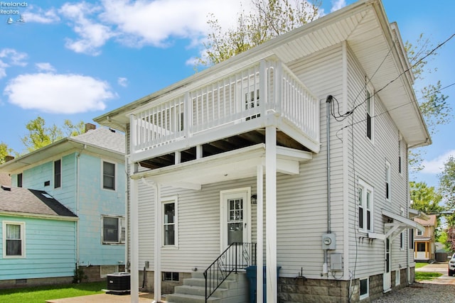 713 Madison St, Port Clinton, OH 43452 - rear view of house with a balcony