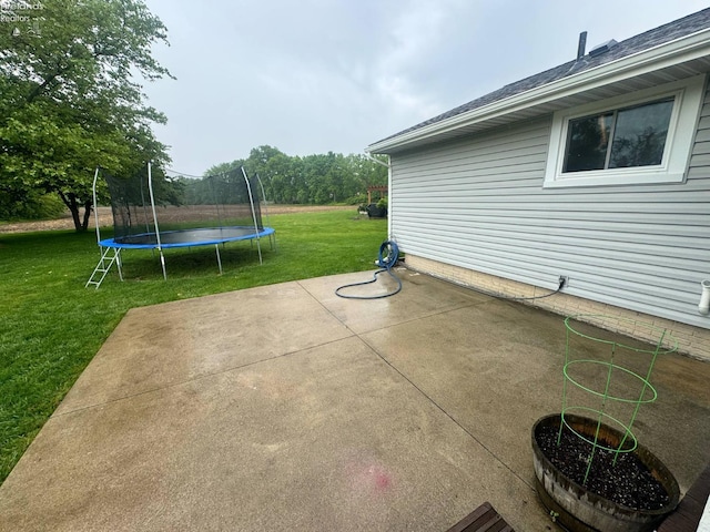 505 E Stoneplace Dr, Sandusky, OH 44870 - view of patio featuring a trampoline