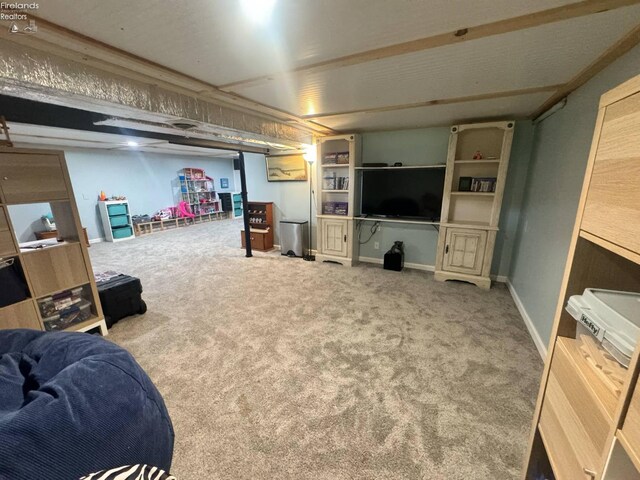 505 E Stoneplace Dr, Sandusky, OH 44870 - carpeted living room with baseboards