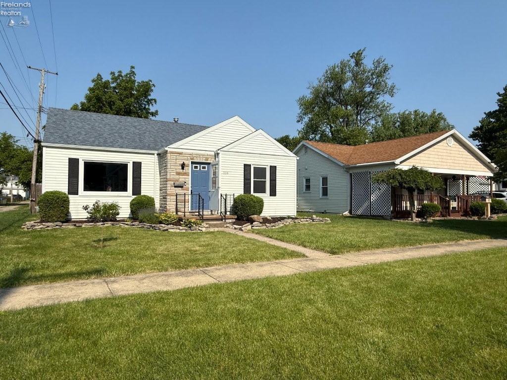 516 Adams St, Port Clinton, OH 43452