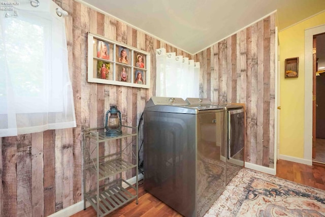 4647 Crk 175, Clyde, OH 43410 - laundry room with washing machine and clothes dryer and wood finished floors
