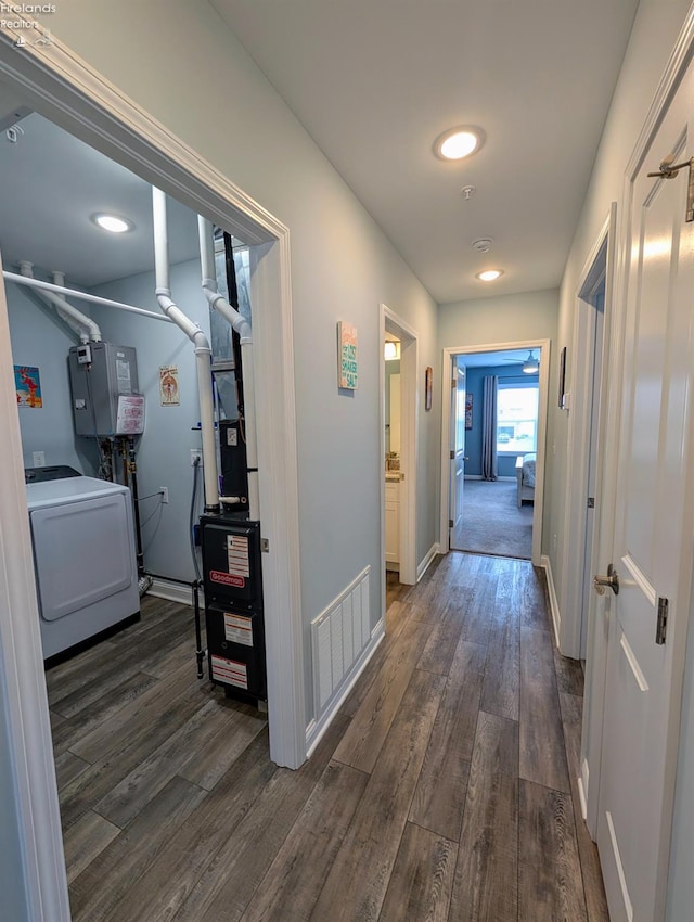 2620 S Waterside Ct Unit 622, Marblehead, OH 43440 - hall featuring washer / clothes dryer and dark wood-style floors