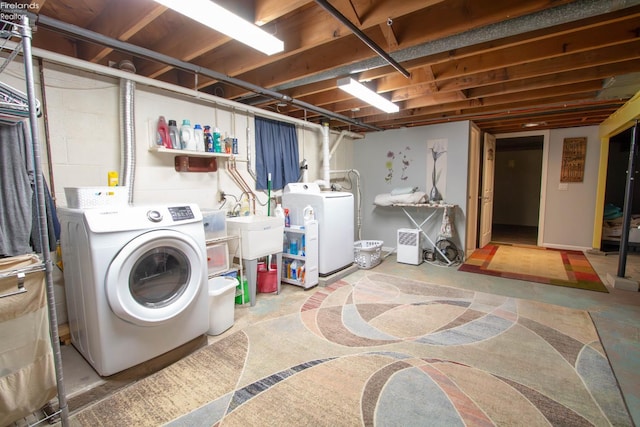 214 1st, Huron, OH 44839 - laundry area featuring washing machine and clothes dryer