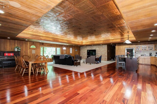 500 E State Route 61, Norwalk, OH 44857 - living area with a tray ceiling and wood finished floors