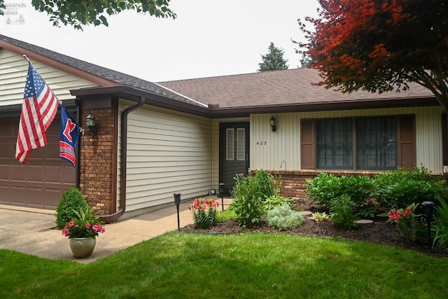423 Leisure Dr, Huron, OH 44839 - ranch-style home with brick siding, a garage, roof with shingles, and a front lawn