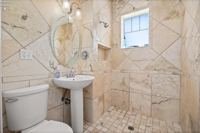 1115 Cedar Point Rd, Sandusky, OH 44870 - bathroom featuring toilet and tiled shower