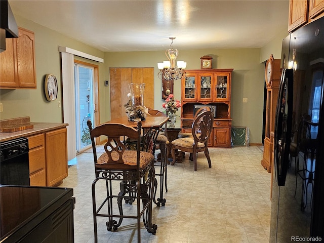 dining area with a notable chandelier