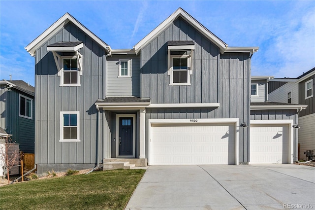 view of front of property featuring a front lawn and a garage