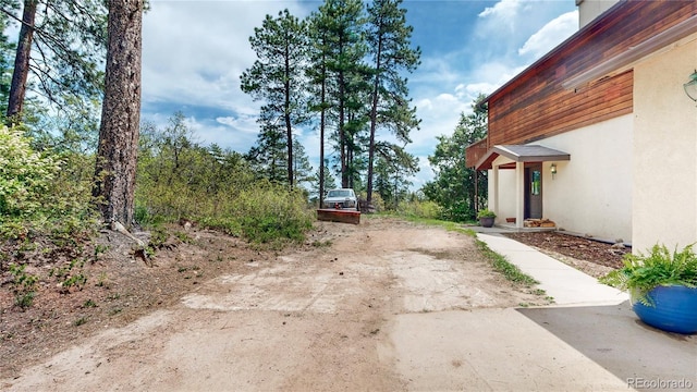 2545 N State Highway 67, Sedalia, CO 80135 - view of yard featuring dirt driveway