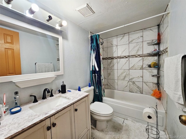 4677 S Salida St, Aurora, CO 80015 - full bath featuring toilet, shower / bathtub combination with curtain, vanity, and a textured ceiling