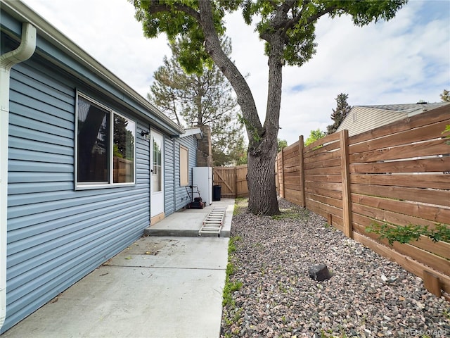 10025 W 8th Ave, Lakewood, CO 80215 - fenced backyard featuring a patio