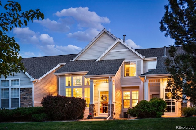 view of front of house featuring a front yard