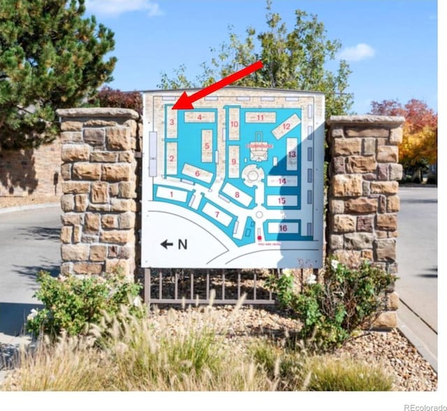 view of community / neighborhood sign