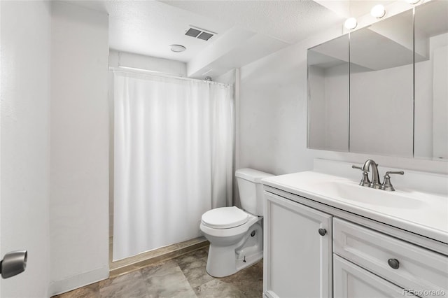 6336 W 71st Pl, Arvada, CO 80003 - full bathroom with vanity, a shower with shower curtain, and a textured ceiling