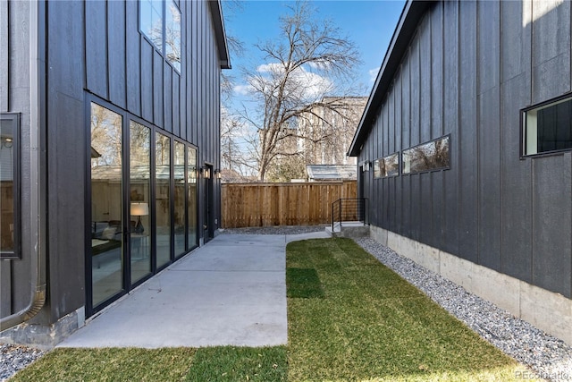 view of yard with a patio area