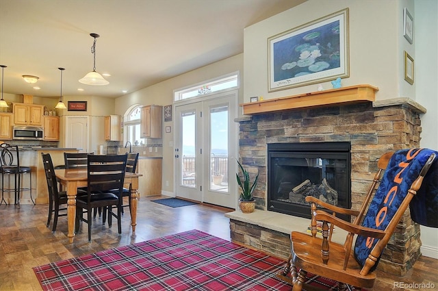 living area with a fireplace, dark wood finished floors, baseboards, and recessed lighting