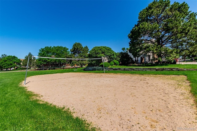 4676 S Dillon Ct Unit G, Aurora, CO 80015 - view of home's community with volleyball court and a lawn