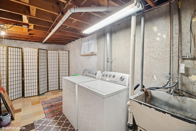 2792 S Stuart St, Denver, CO 80236 - laundry room featuring washer and clothes dryer