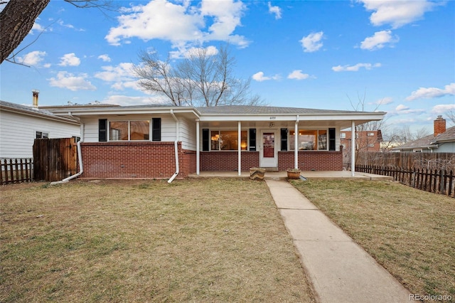 view of front of home featuring a front yard and covered porch