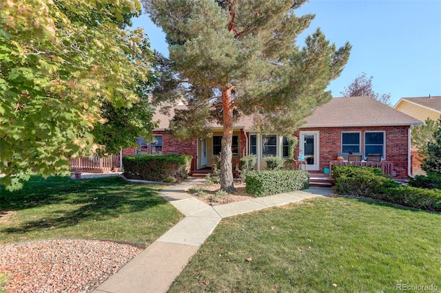 view of front of property with a front yard