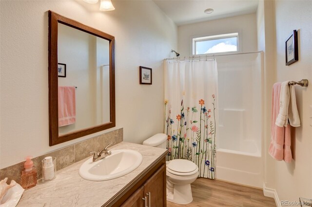 526 Wagon Wheel Rd, Hartsel, CO 80449 - bathroom with wood finished floors, toilet, vanity, and shower / tub combo