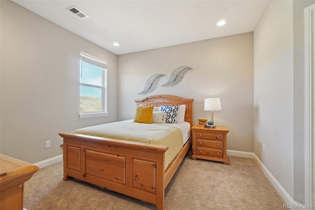 bedroom featuring recessed lighting, visible vents, baseboards, and light colored carpet