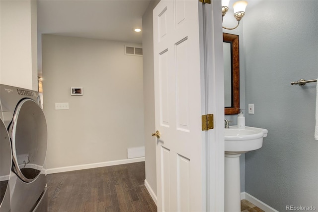 washroom featuring dark wood finished floors, washer / clothes dryer, visible vents, laundry area, and baseboards