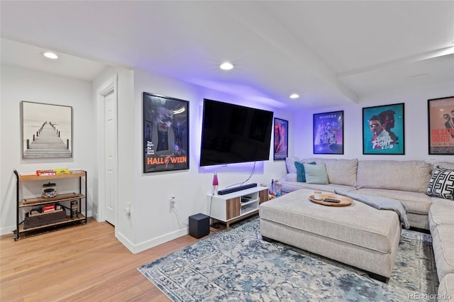 living area featuring light wood-style floors, baseboards, and recessed lighting