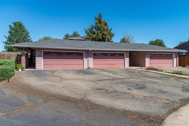 view of front facade featuring a garage