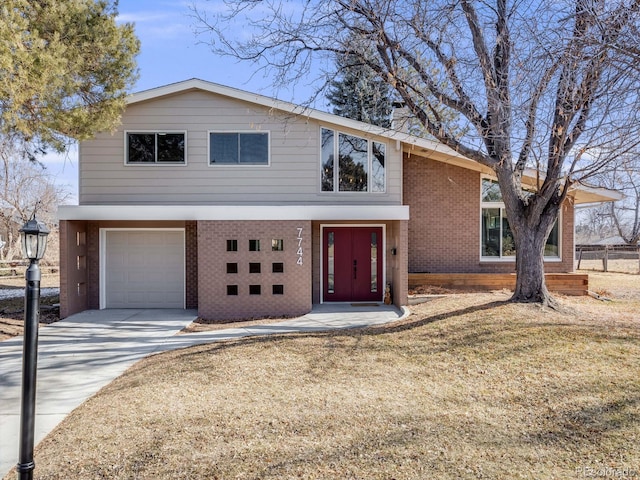 view of front of home featuring a garage and a front yard