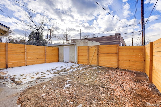 view of yard layered in snow